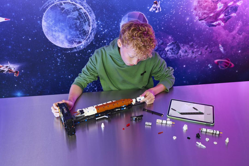 Technic NASA Artemis Space Launch System Rocket | 42221