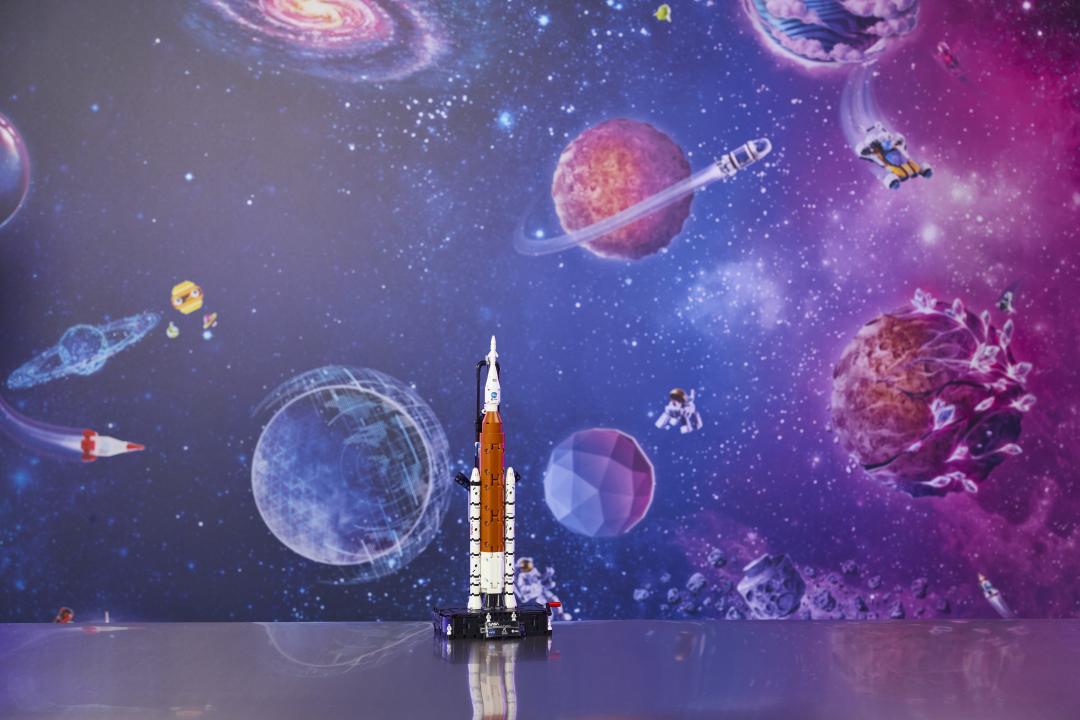 Technic NASA Artemis Space Launch System Rocket | 42221