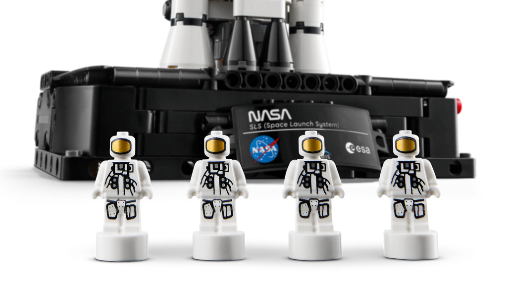 Technic NASA Artemis Space Launch System Rocket | 42221