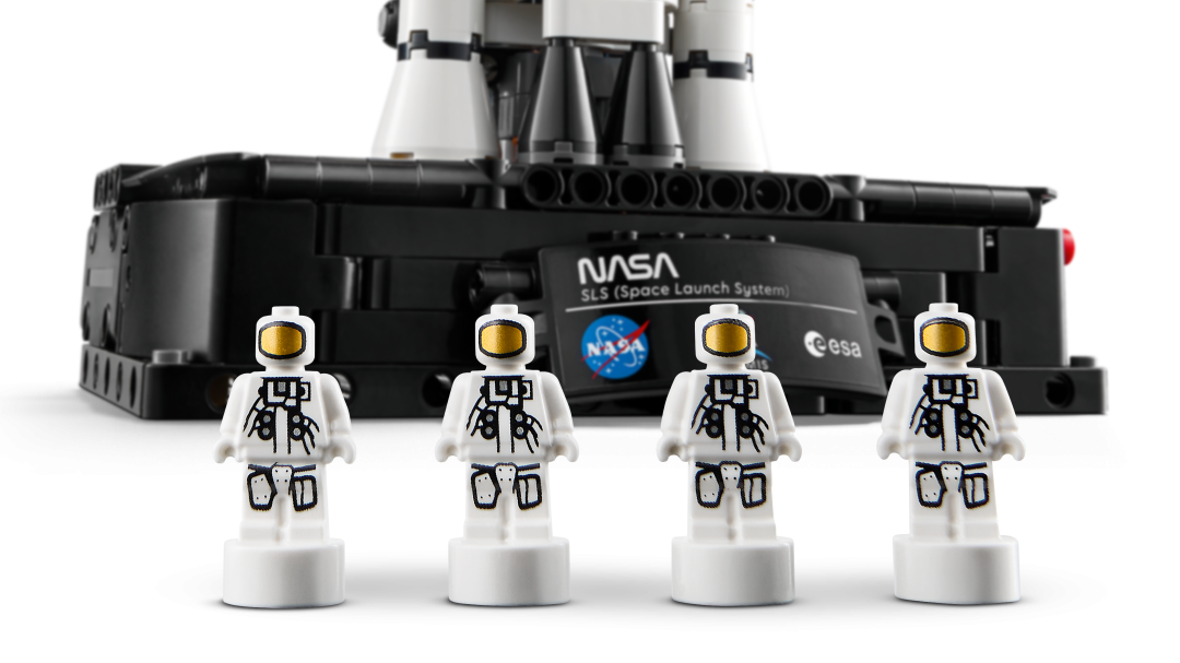 Technic NASA Artemis Space Launch System Rocket | 42221