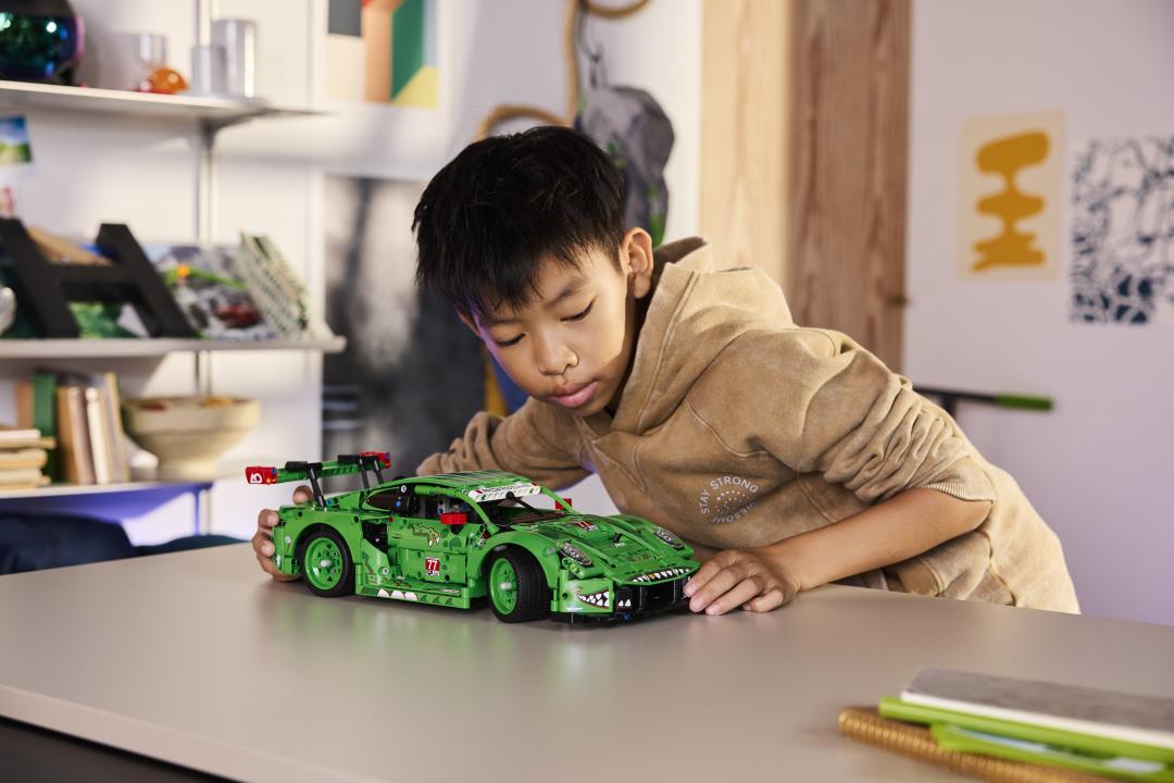 Technic Porsche 911 GT3 R REXY AO Racing Car | 42224