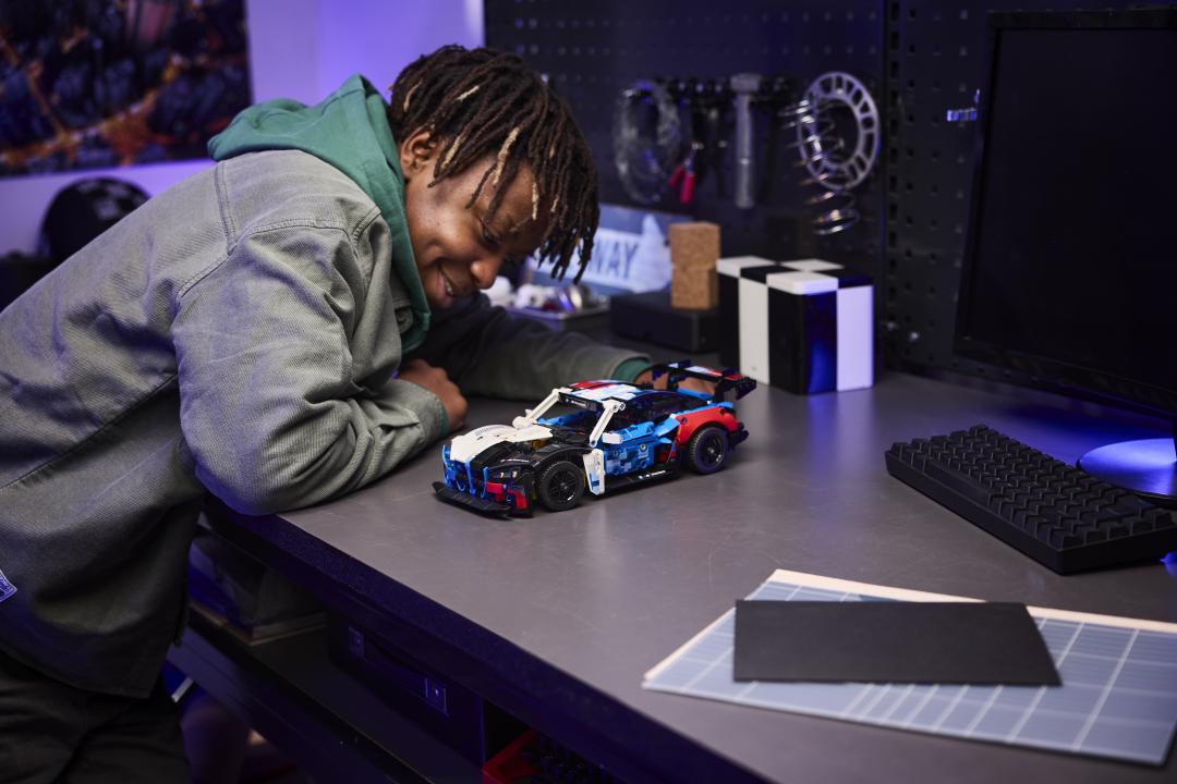 Technic BMW M4 GT3 EVO Race Car | 42226