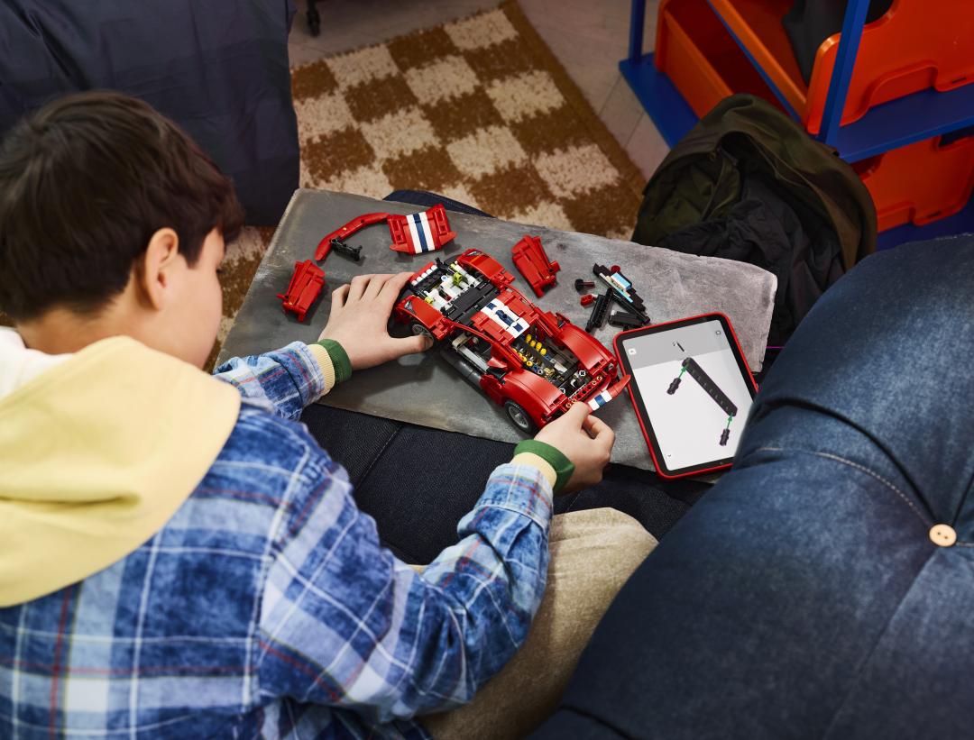 Technic Ferrari 488 PISTA Car | 42235