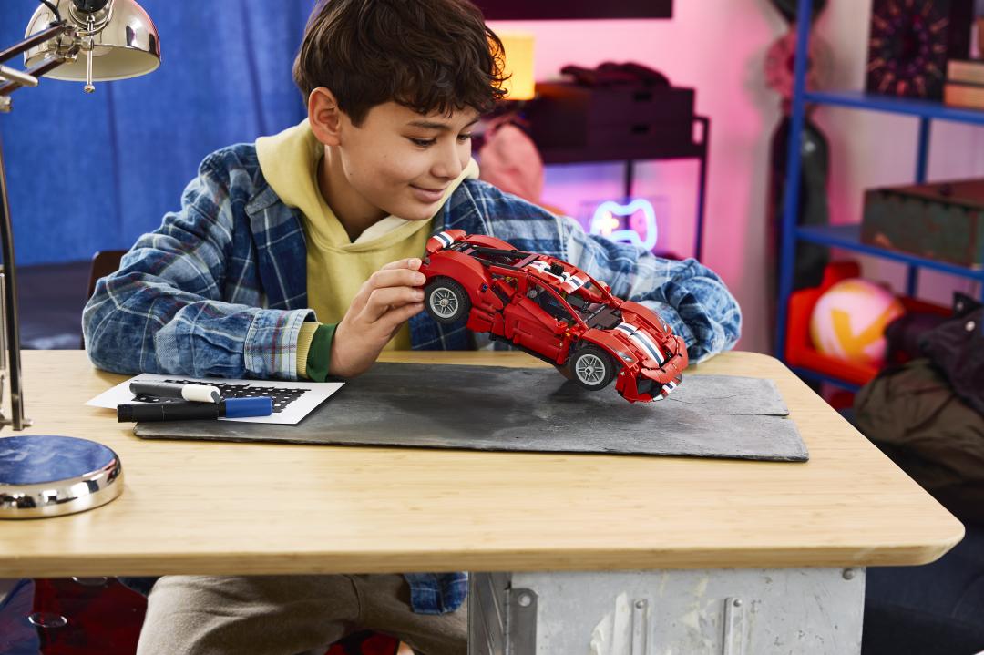 Technic Ferrari 488 PISTA Car | 42235
