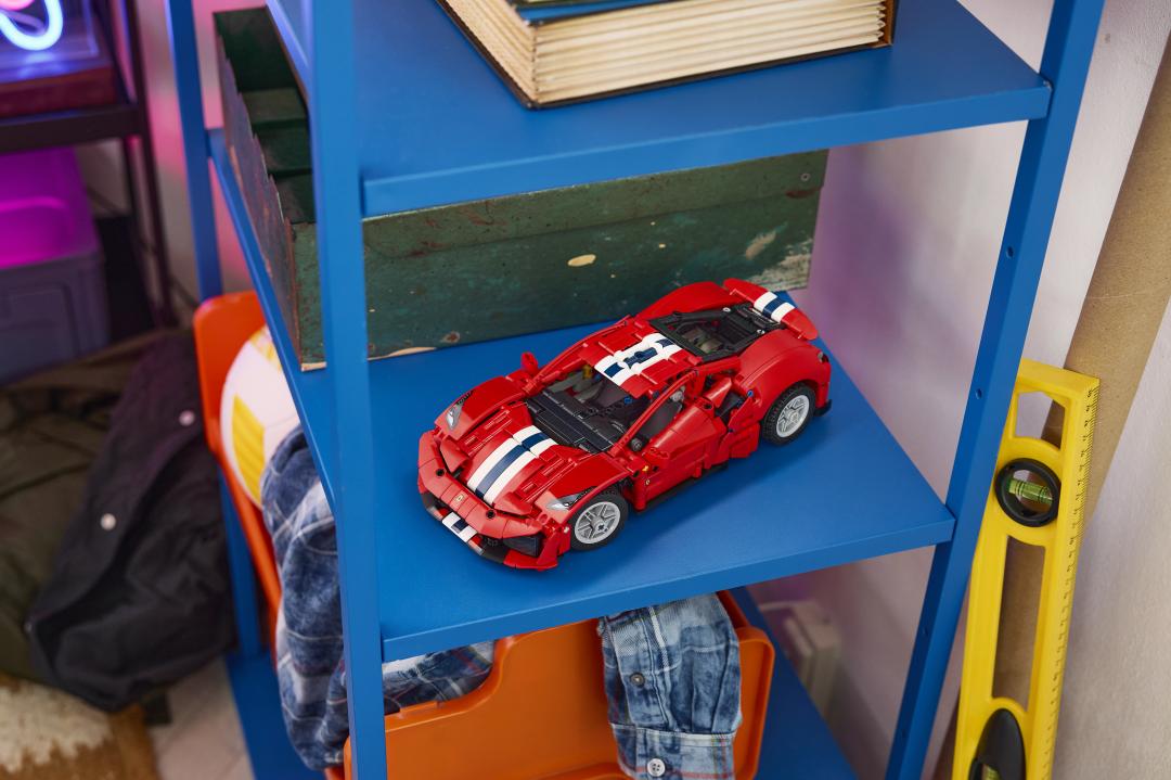Technic Ferrari 488 PISTA Car | 42235