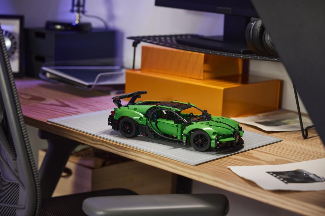Technic Green Bugatti Chiron Pur Sport Hypercar | 42241