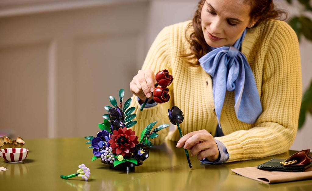 Botanicals Dark Flower Arrangement | 11513