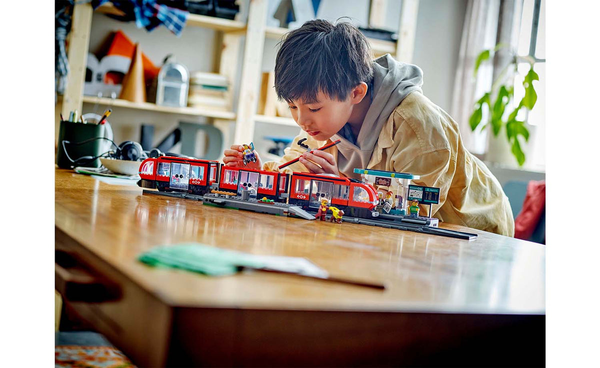 City Downtown Streetcar and Station | 60423