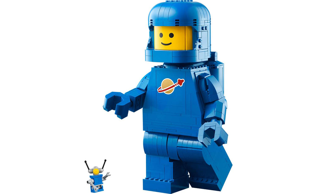 Iconic Scaled-Up Blue Astronaut Minifigure | 40921