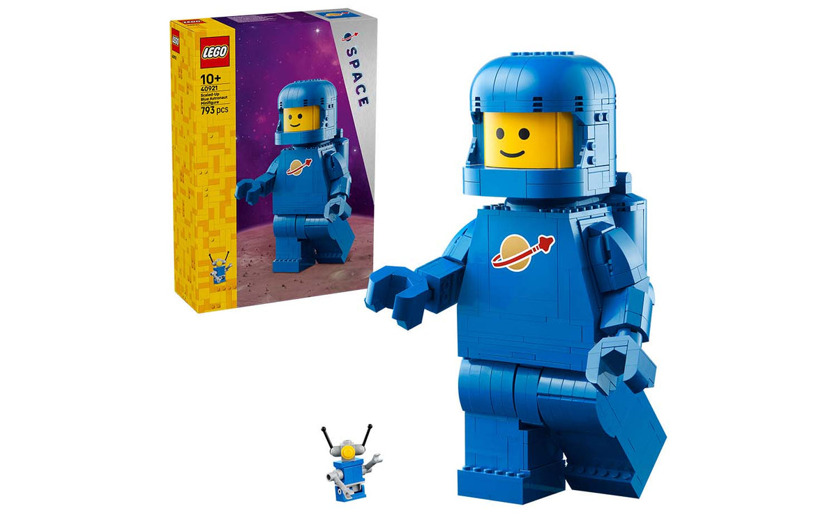 Iconic Scaled-Up Blue Astronaut Minifigure | 40921