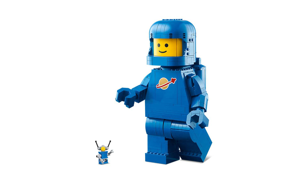 Iconic Scaled-Up Blue Astronaut Minifigure | 40921