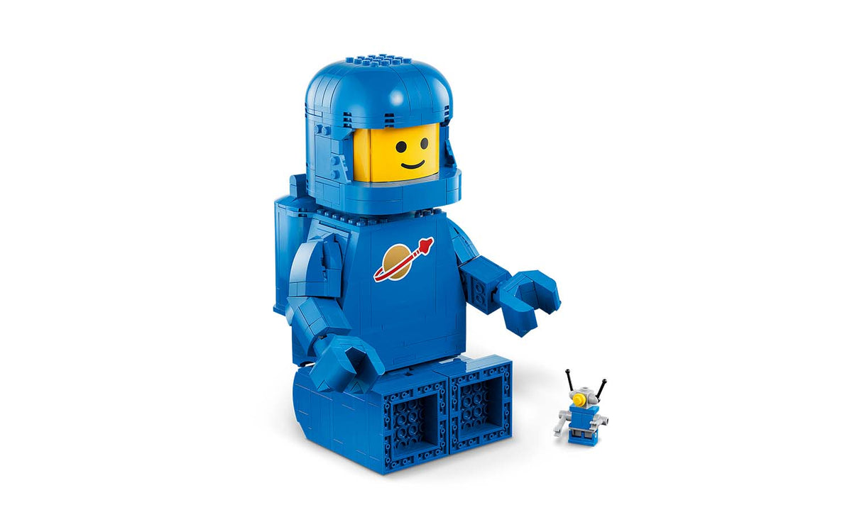 Iconic Scaled-Up Blue Astronaut Minifigure | 40921