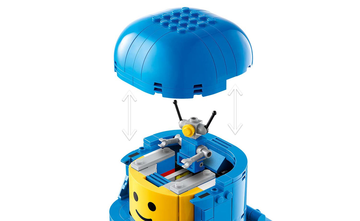 Iconic Scaled-Up Blue Astronaut Minifigure | 40921