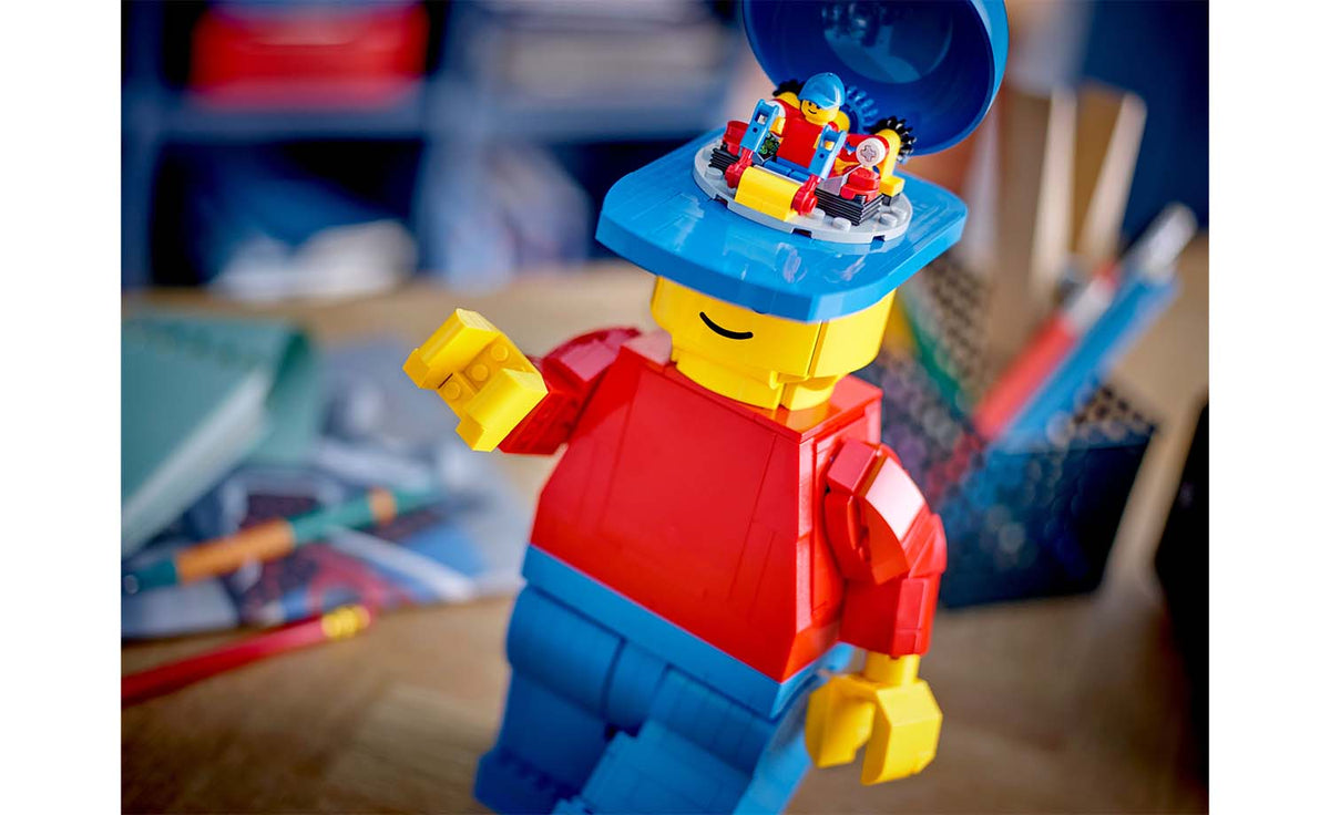 Iconic Up-Scaled Minifigure | 40649