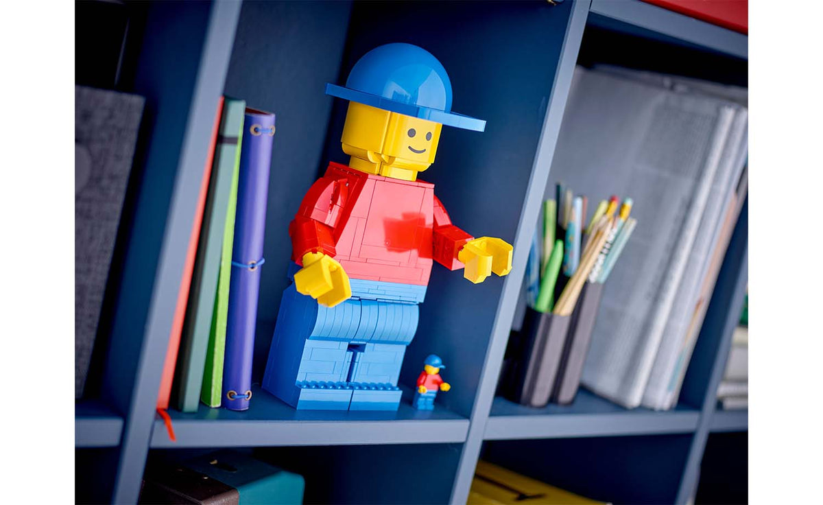 Iconic Up-Scaled Minifigure | 40649