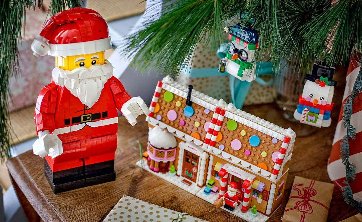 Iconic Up-Scaled Santa Minifigure | 40820