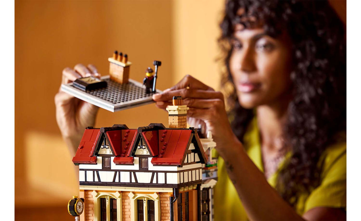 Icons Tudor Corner | 10350