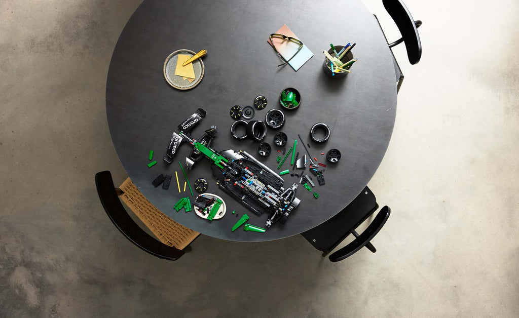 Technic Aston Martin Aramco AMR25 F1 Car | 42240