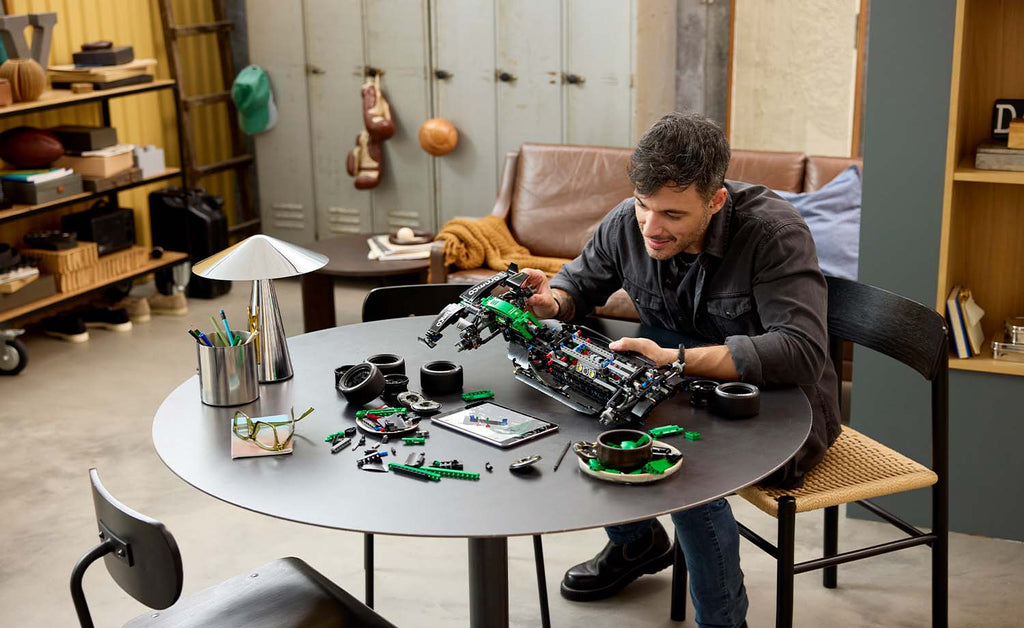 Technic Aston Martin Aramco AMR25 F1 Car | 42240