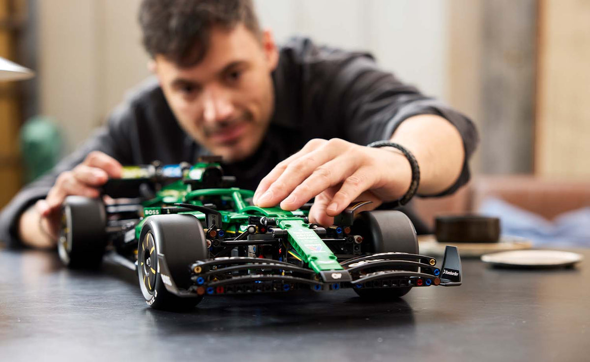 Technic Aston Martin Aramco AMR25 F1 Car | 42240