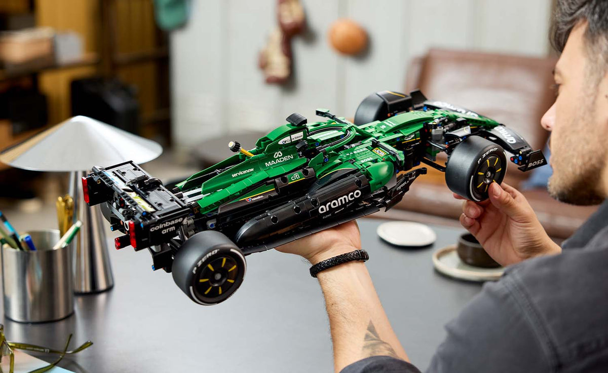 Technic Aston Martin Aramco AMR25 F1 Car | 42240