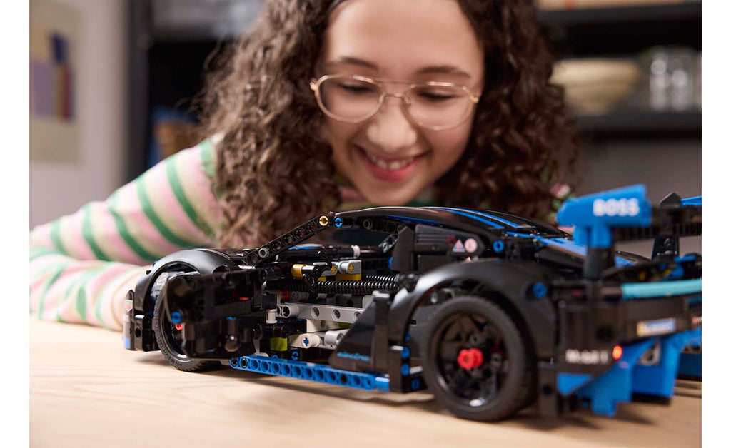 Technic Porsche GT4 e-Performance Race Car | 42176