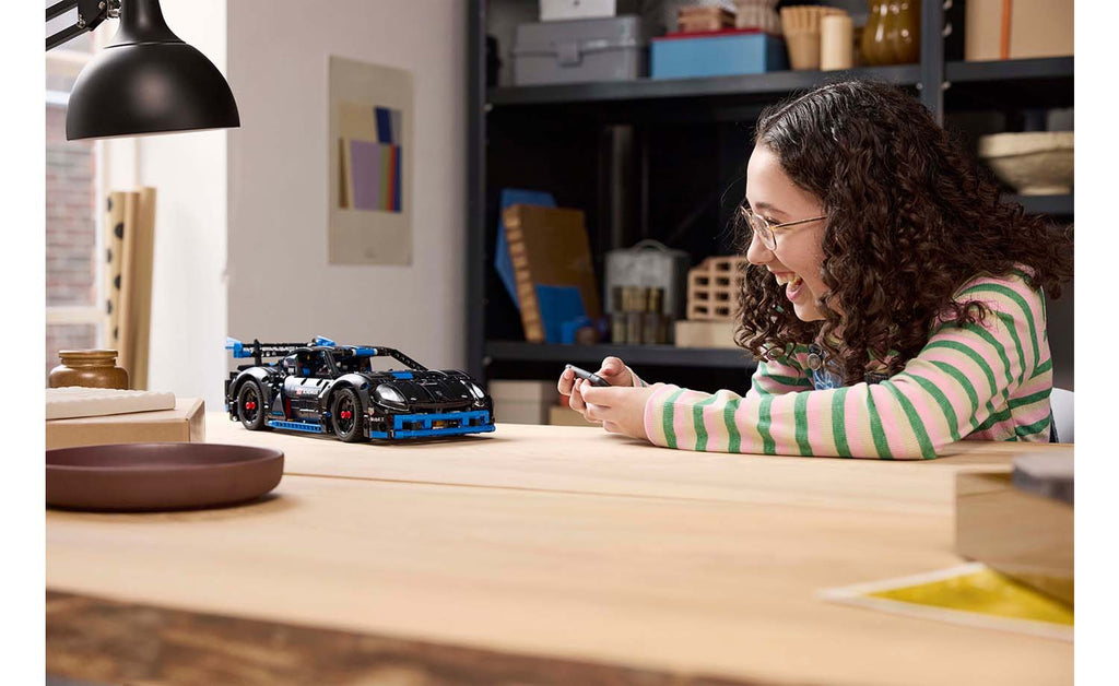 Technic Porsche GT4 e-Performance Race Car | 42176