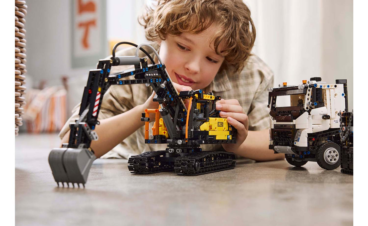 Technic Volvo FMX Truck & EC230 Electric Excavator | 42175