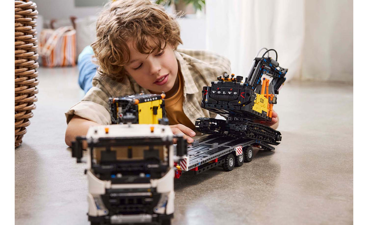 Technic Volvo FMX Truck & EC230 Electric Excavator | 42175