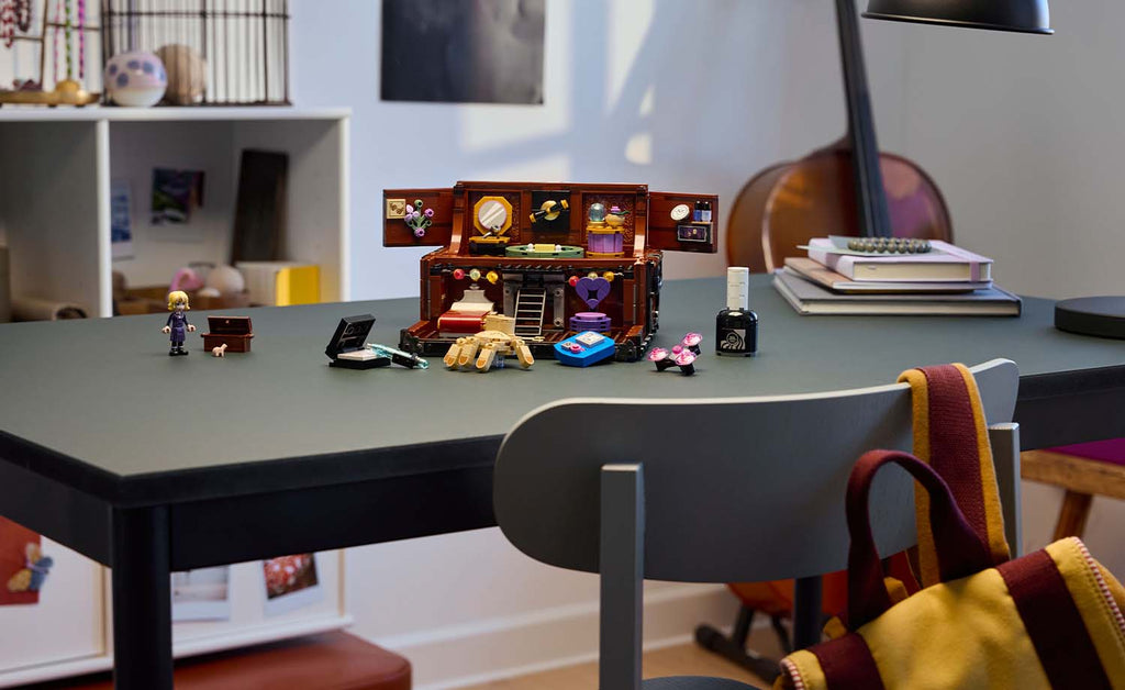 Wednesday Thing's Apartment | 76785